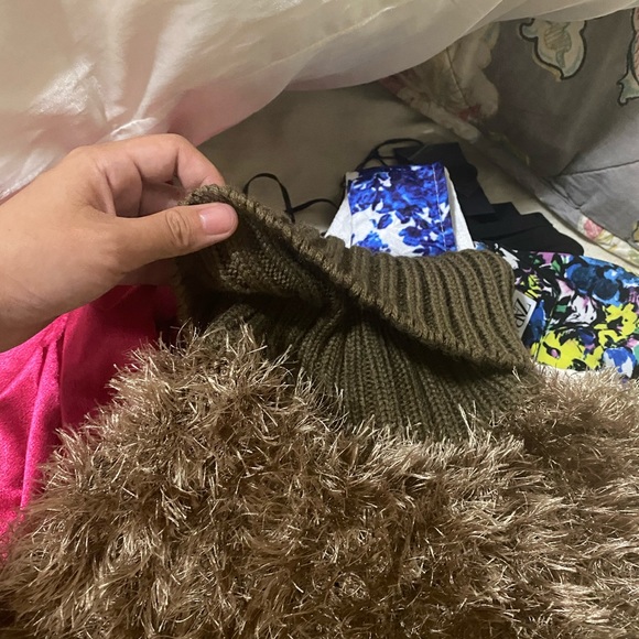 Furry turtleneck - Picture 2 of 2